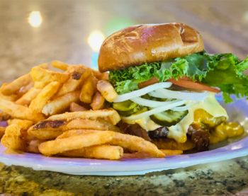 The Froggy Dog Restaurant & Pub, Cheesy Cheddar Bacon Fondue Burger